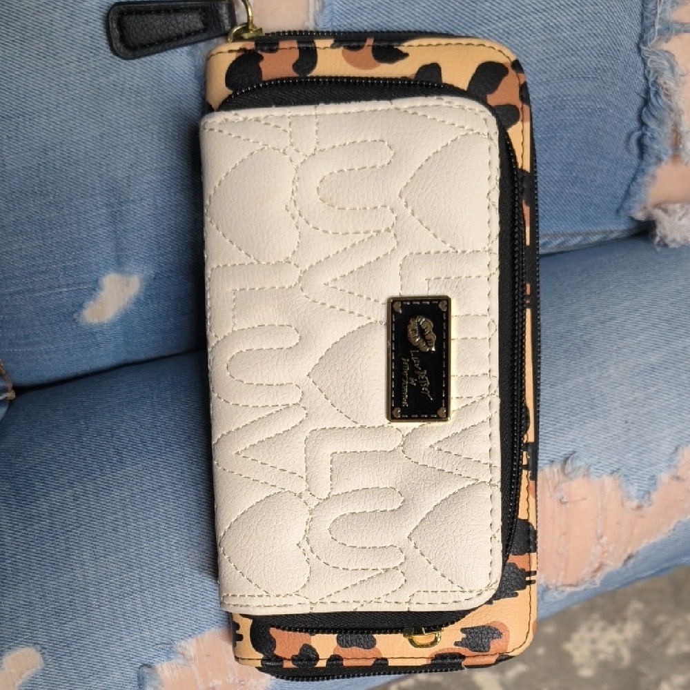 Betsey Johnson White Quilted & Leopard Print Zip Wallet